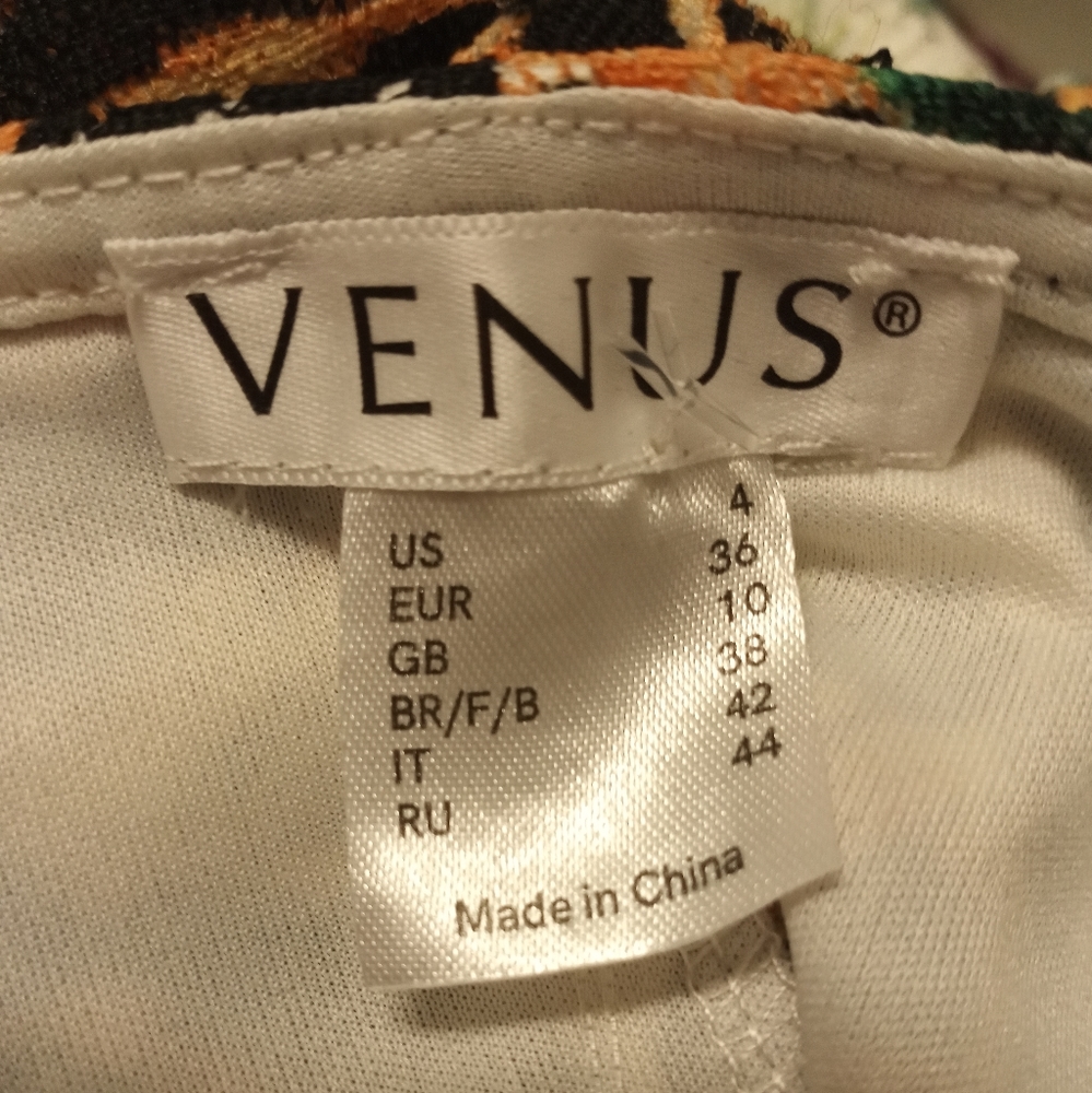 VENUS - Picture 3 of 3